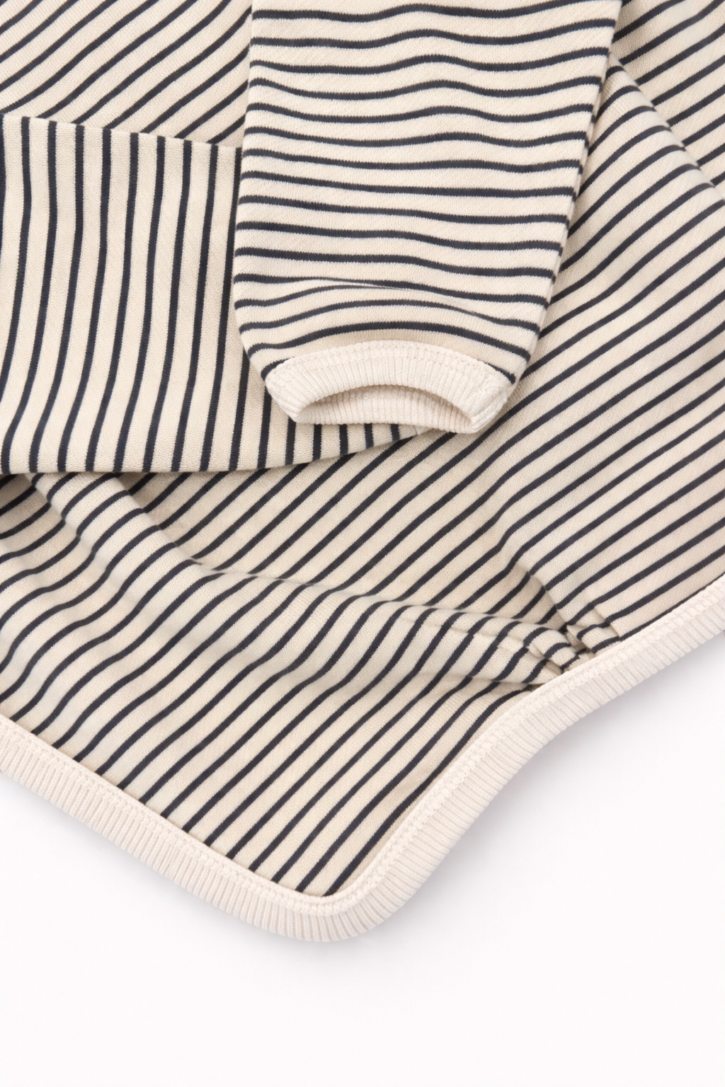 FRENCH - White/Black Set